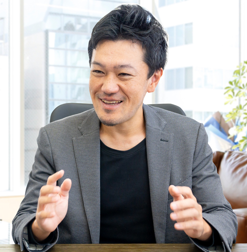 輝整骨院かがやき鍼灸院のグループ企業、青山グループ代表の青山 雅之氏